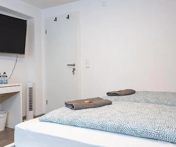 #3 Bequemes Mit Pool Und Garten Accommodatie bij particulieren *
